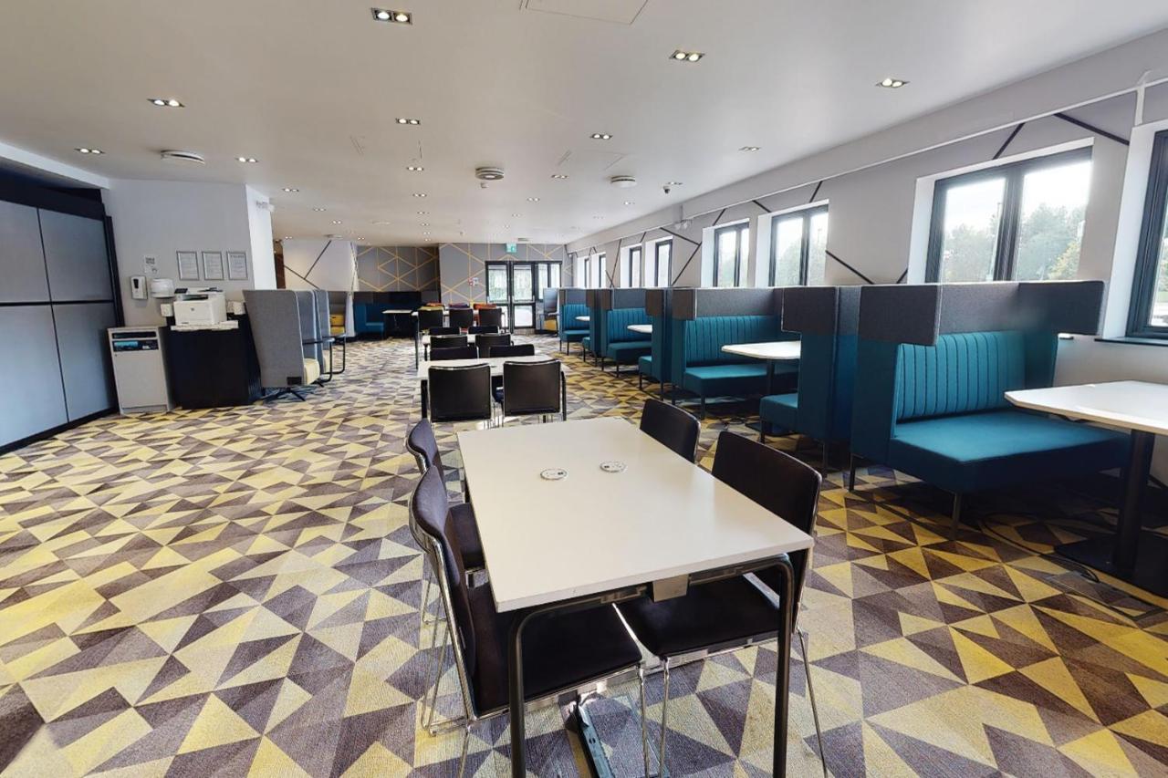 Village Hotel Ковънтри Екстериор снимка