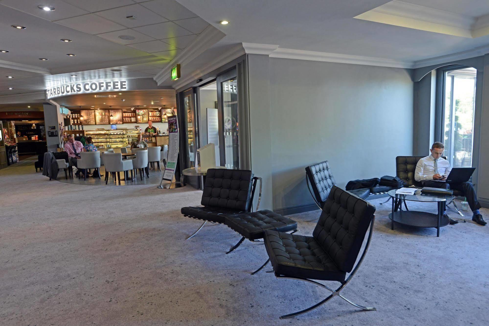 Village Hotel Ковънтри Екстериор снимка